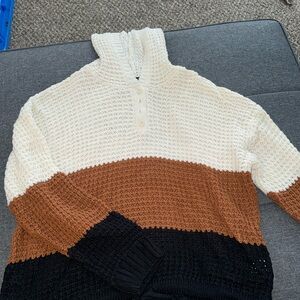 Women’s hooded sweater